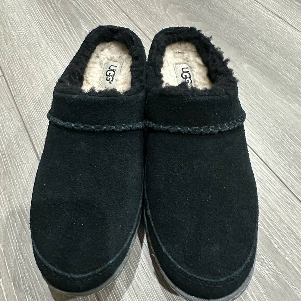 Never Worn UGG shoes